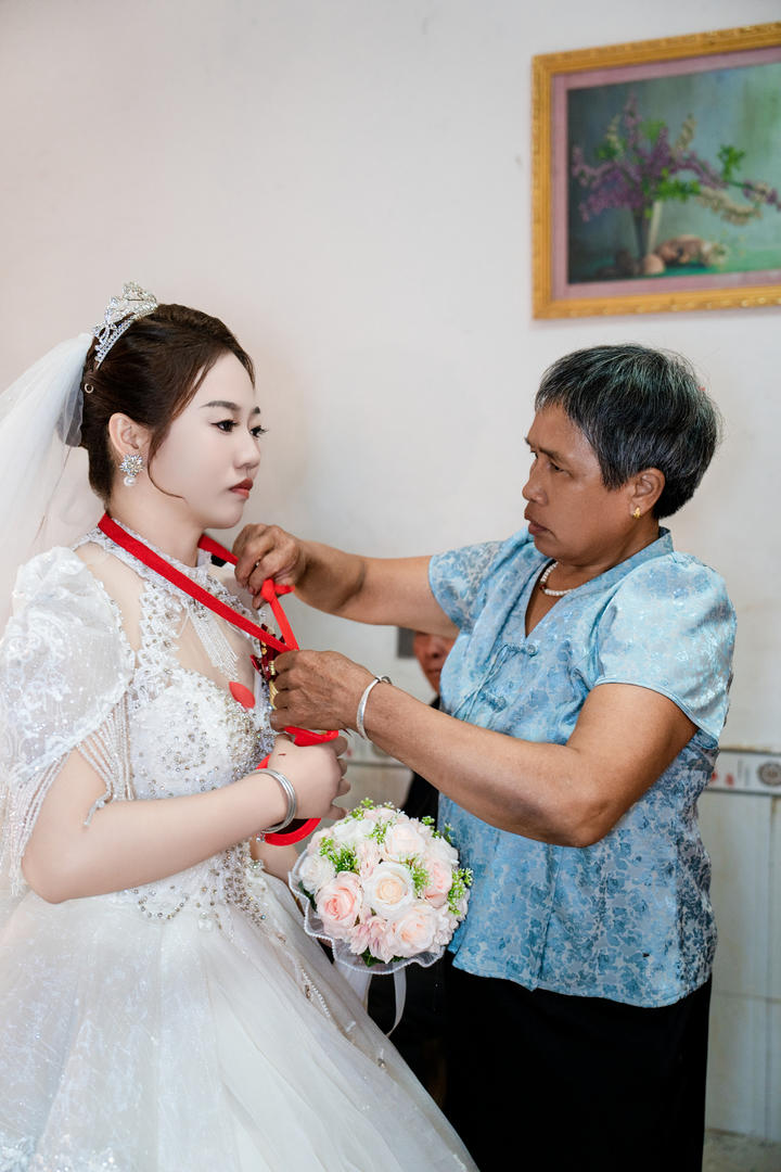母亲替女儿求姻缘 母亲替女儿求姻缘