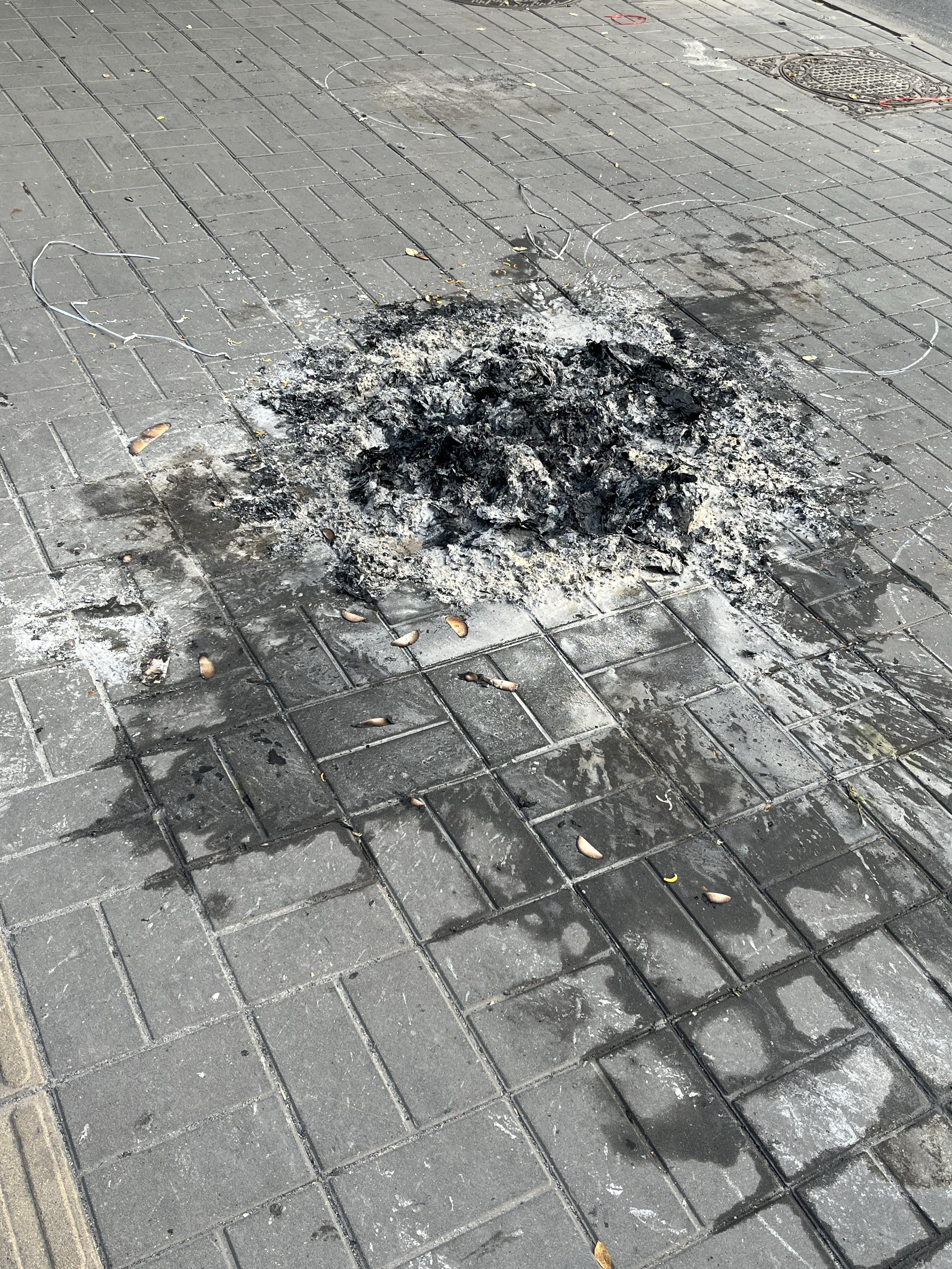 十字路口扔钱有啥讲究 十字路口扔钱有啥讲究
