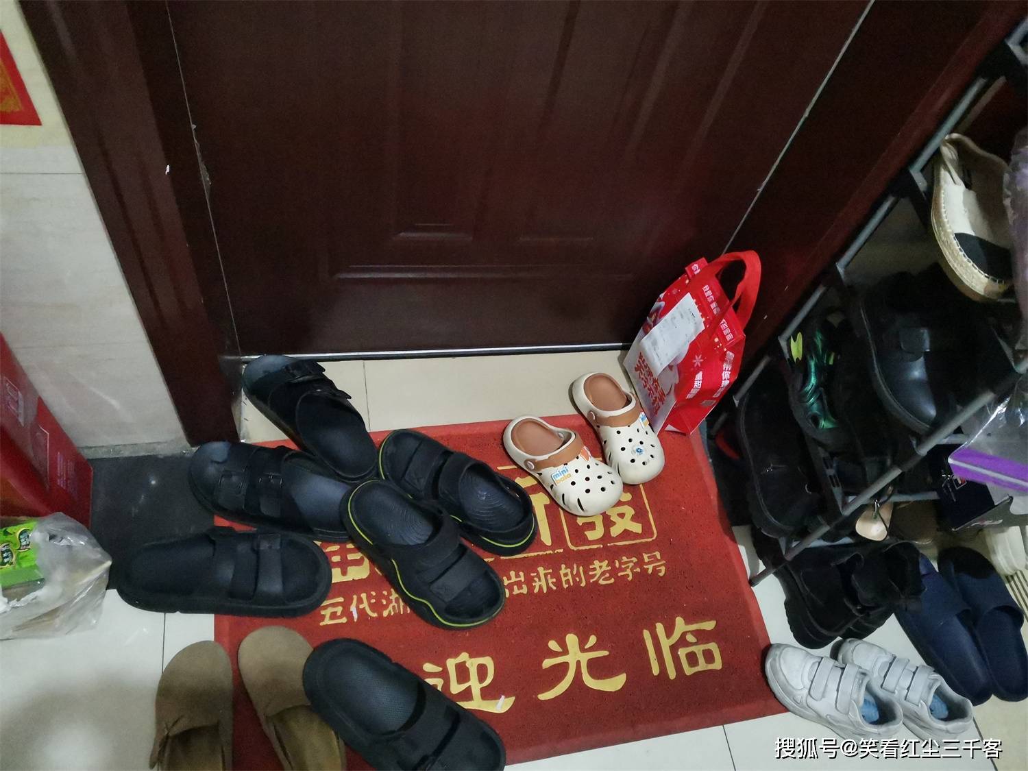 怎么破邻居门口放鞋子 怎么破邻居门口放鞋子