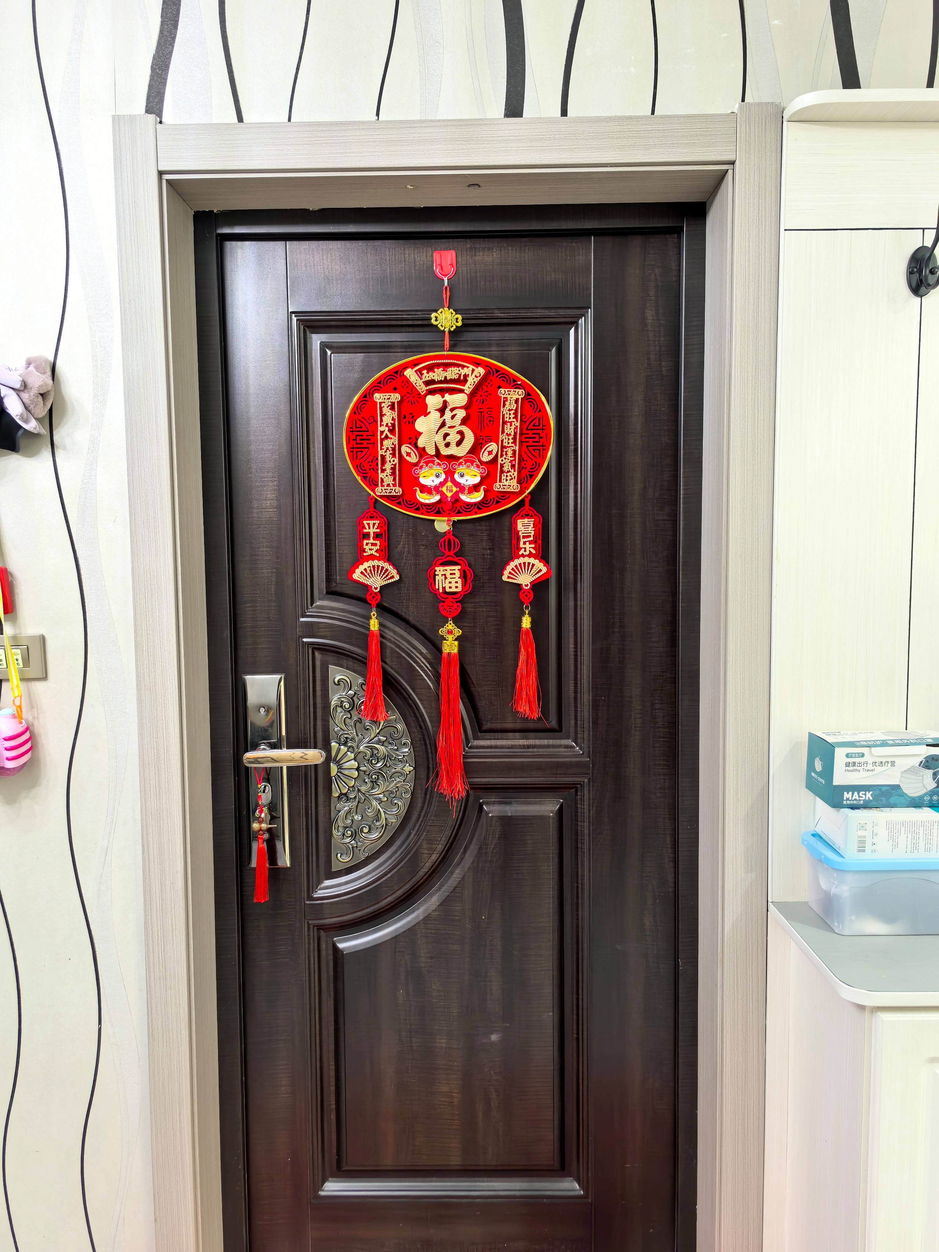 门口挡煞辟邪挂什么好(门口挡煞辟邪挂什么好一点)