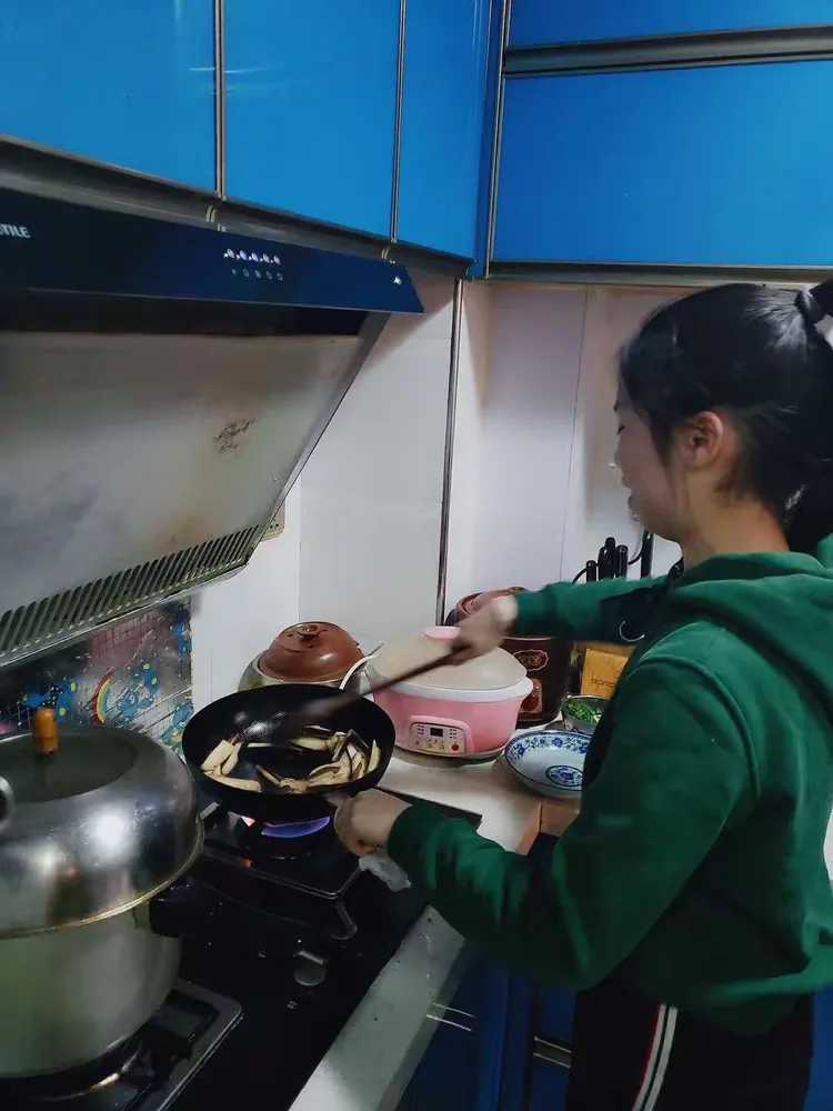 龙思颖(白凡最帅三个照片) 龙思颖(白凡最帅三个照片)