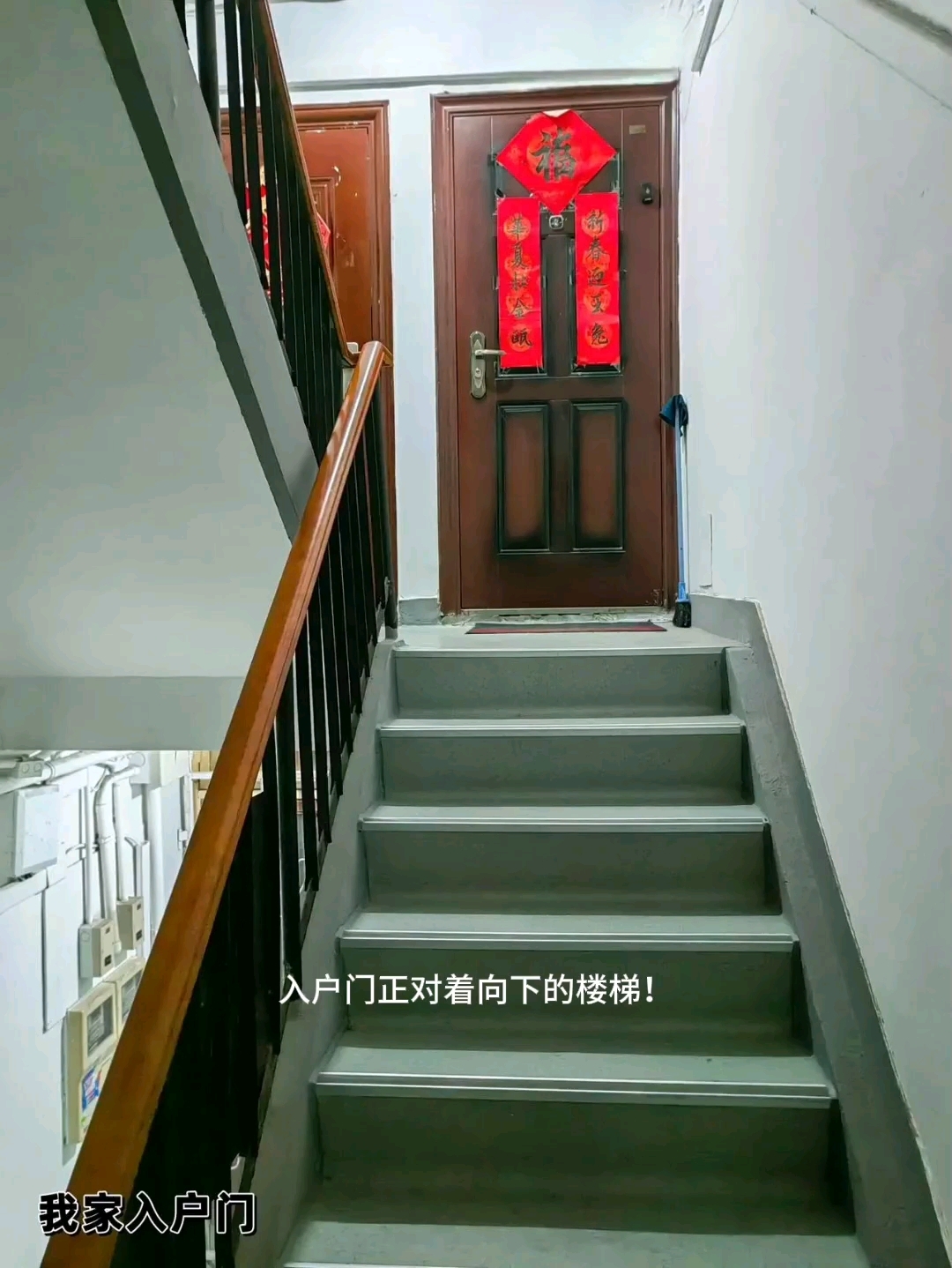大门正对直路图片(大门口一条直路正对大门好吗)