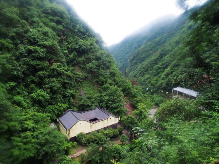 建房后面离山多远比较好(农村建房后山重要还是朝山重要) 建房后面离山多远比较好(农村建房后山重要还是朝山重要)