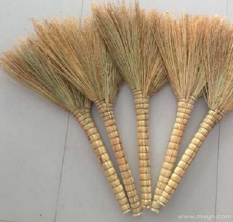 梦贝扫地周公解梦(梦见扫地财运好不好)