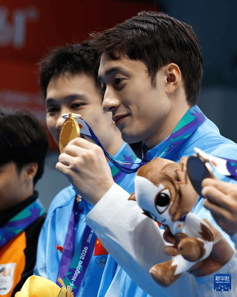 2012男子10米台决赛(足球和篮球哪个更能促进小孩长高)