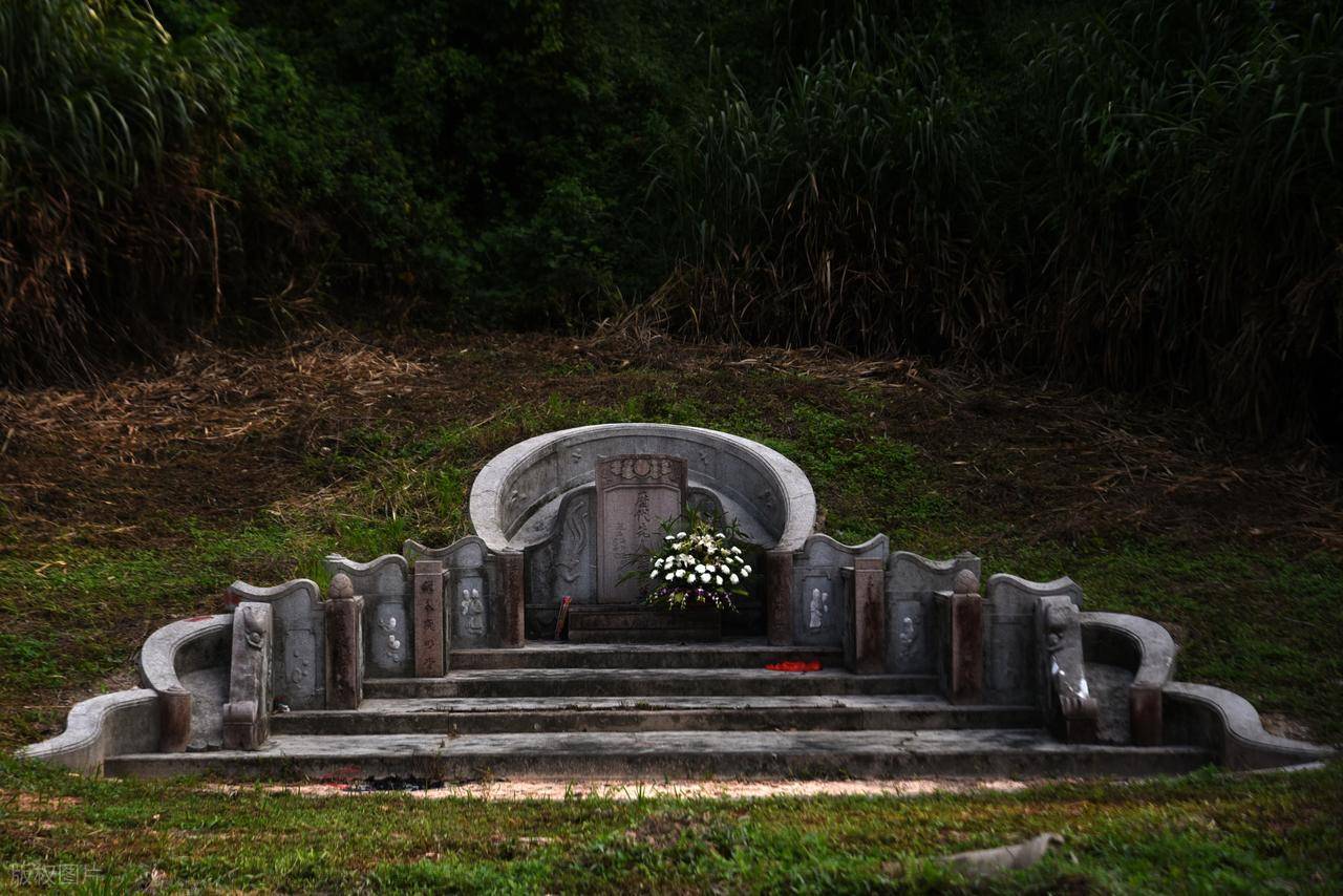 葬坟地理(葬坟排位图解)