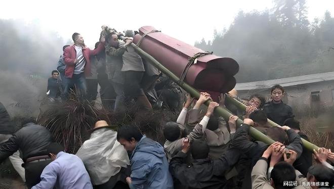 梦见死人和棺材的吉凶(梦见死人和棺材预示的变化)