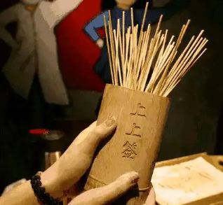 占卜抽签准吗科学吗(占卜抽签准吗科学吗可信吗)
