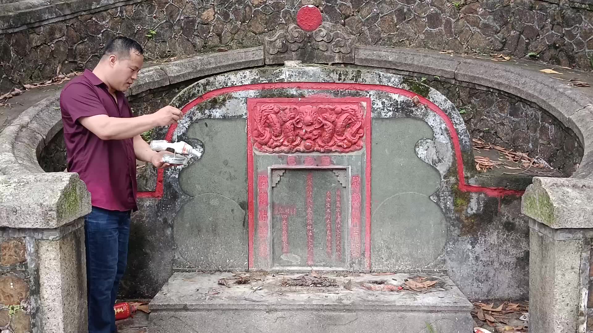 风水师看坟墓(风水师看墓地可信吗)