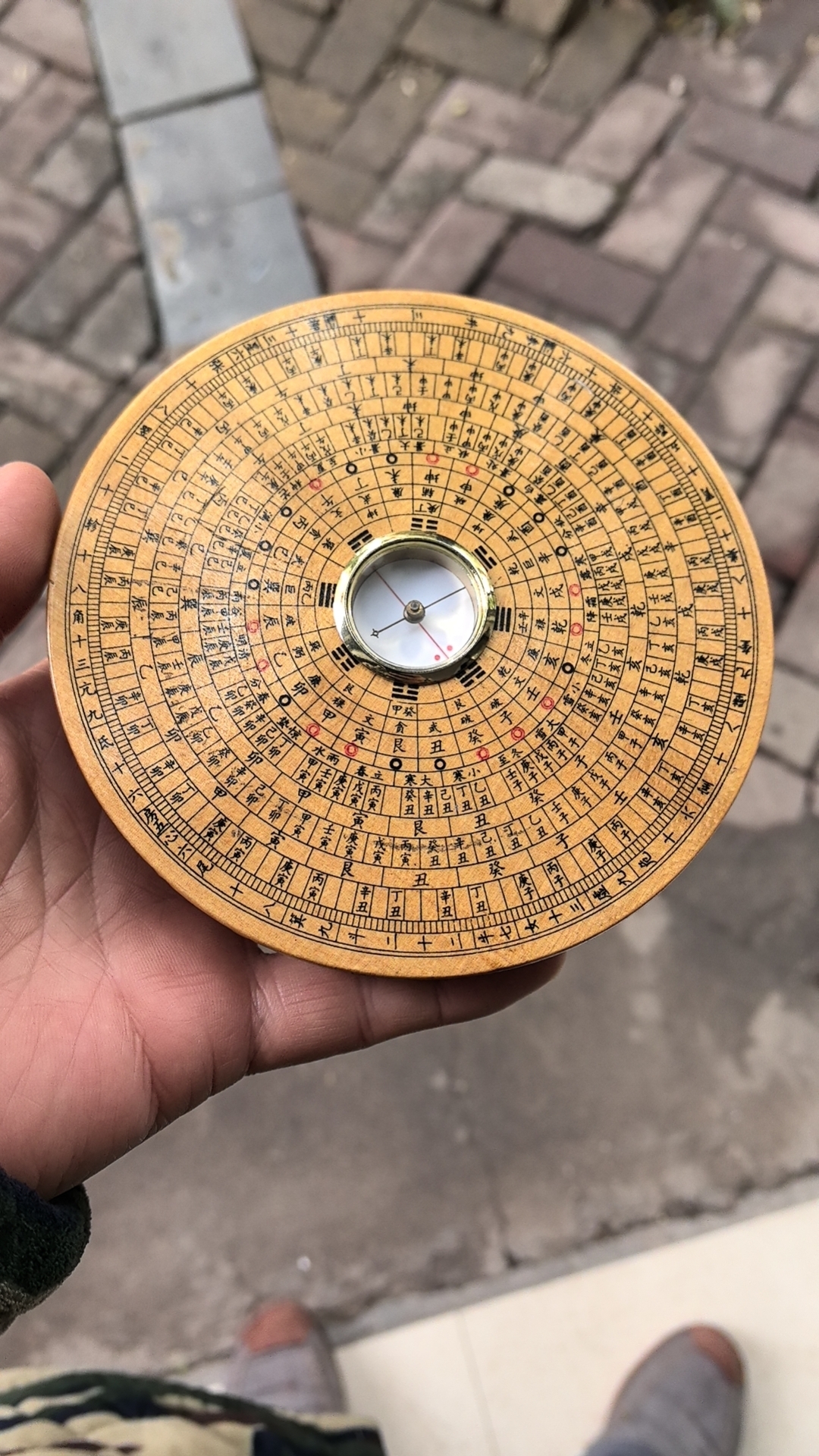 风水师用的罗盘哪个牌子好(风水师罗盘几层好用)