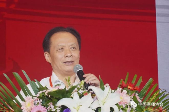 于国泳主任医师简介图片高清版(中华医学会泌尿外科分会主任委员是谁) 于国泳主任医师简介图片高清版(中华医学会泌尿外科分会主任委员是谁)